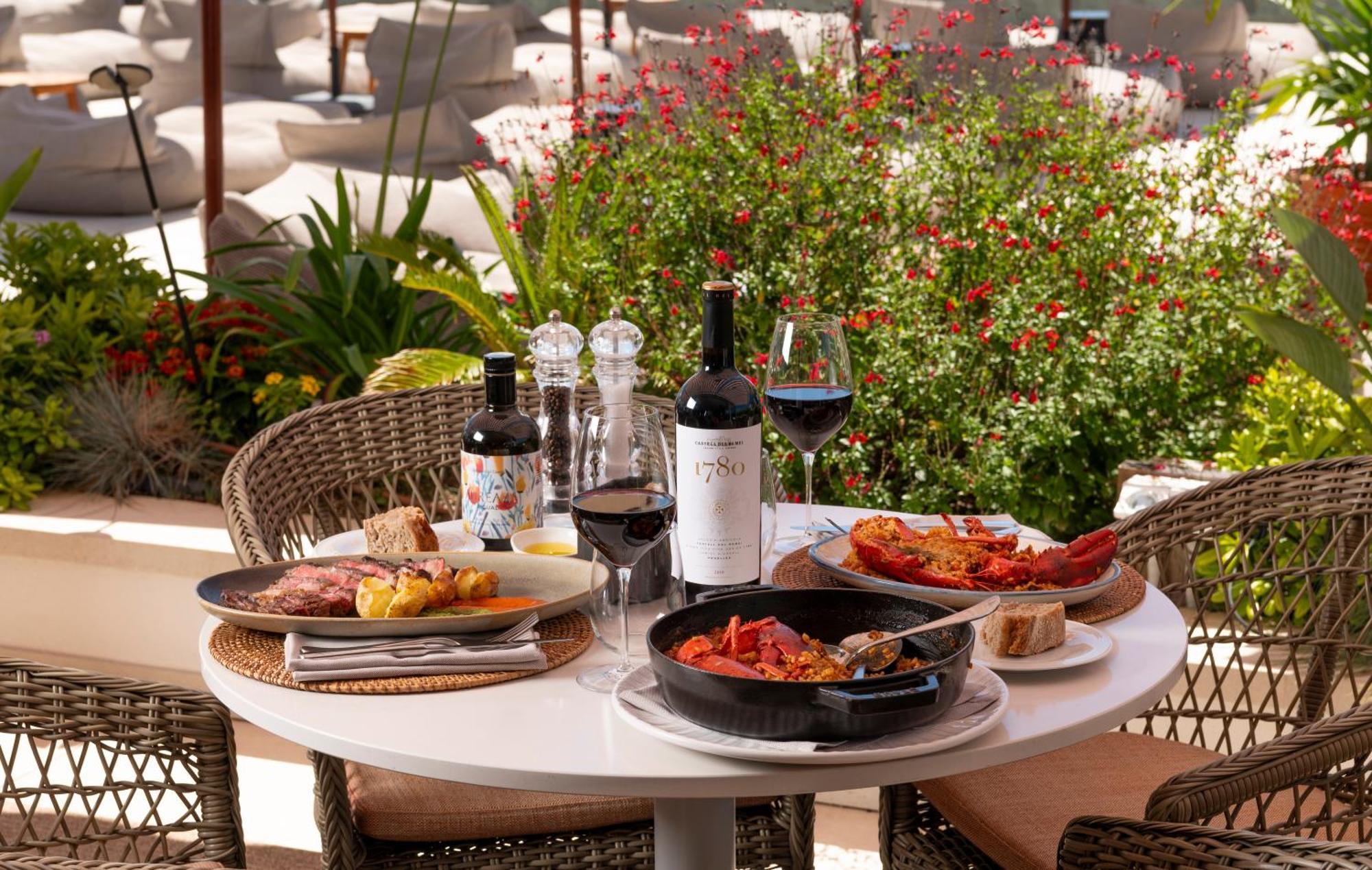 Atzavara Hotel & Spa Santa Susanna Eksteriør billede Tapas