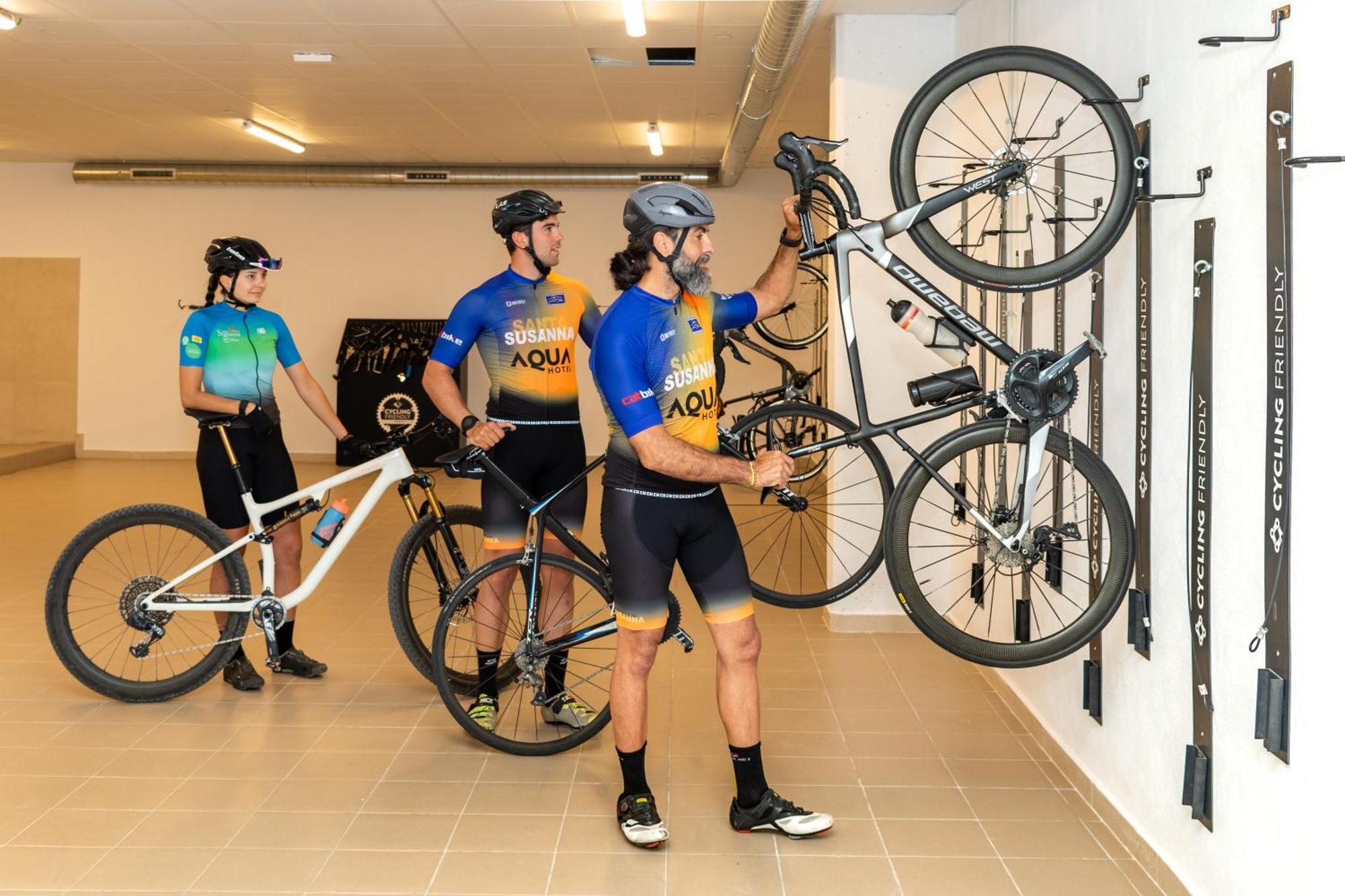 Atzavara Hotel & Spa Santa Susanna Eksteriør billede Bicycle lift